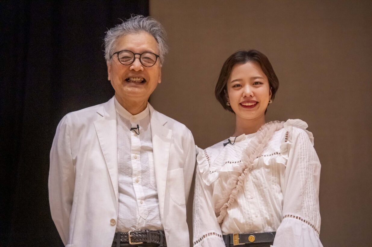 朔太郎忌で親子共演
萩原朔美さん、すみれさん