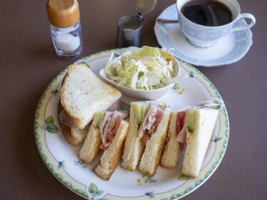 珈琲珈琲西片貝店
朝昼夜のご近所喫茶