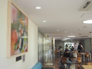 蜷川実花さん まばゆいバラ
群馬大キャンパスに写真展示
