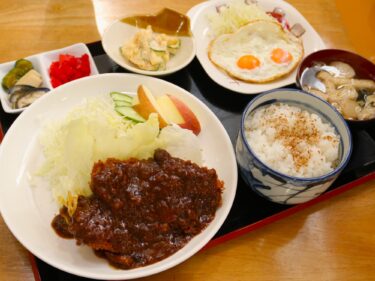 お食事処 藤正
唯一無二のカツカレー定食
