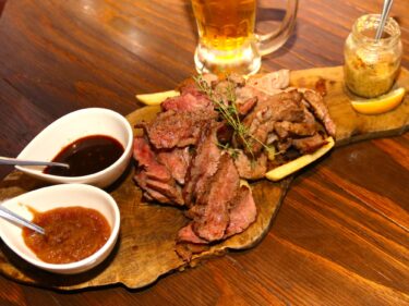 炭火焼ワインバルLom（ロム）
赤城和牛、上州麦豚そろい踏み
