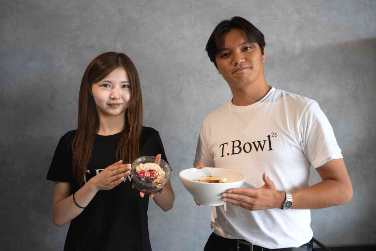 麻辣湯とアサイーで勝負
25歳コンビが「The Bowl」開店