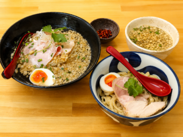 わがきんラーメン部
夏の覇者 太麺黒か細麺白か
