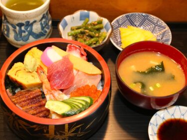 音政鮨
主役はマグロの小トロ
