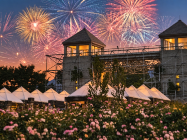 前橋産花火とバラで祝う　
ぐんまフラワーパークプラス1周年