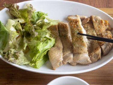 カドヤ
赤城鶏と豚汁うどんのお昼どき