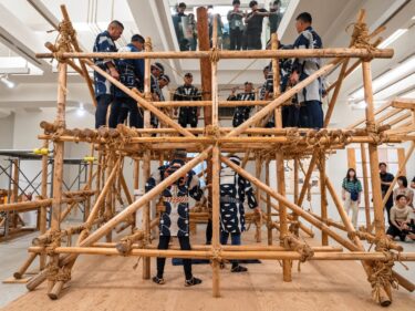 世界からGO TO MAEBASHI
国際芸術祭 80日間の挑戦
