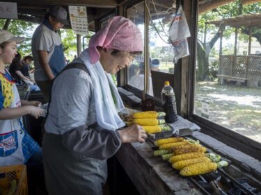 亡き夫と育てた焼きとうもろこし店
NHK WORLDで群馬県を特集
