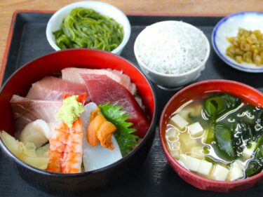 市場食堂
魅惑のマグロ３兄弟
