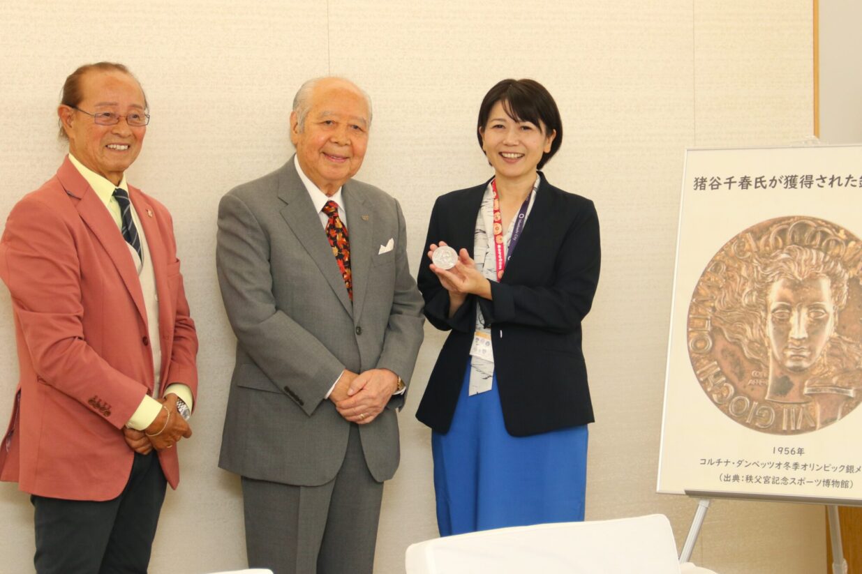 五輪メダルの輝き 永遠に
猪谷杯スキー大会で公開
