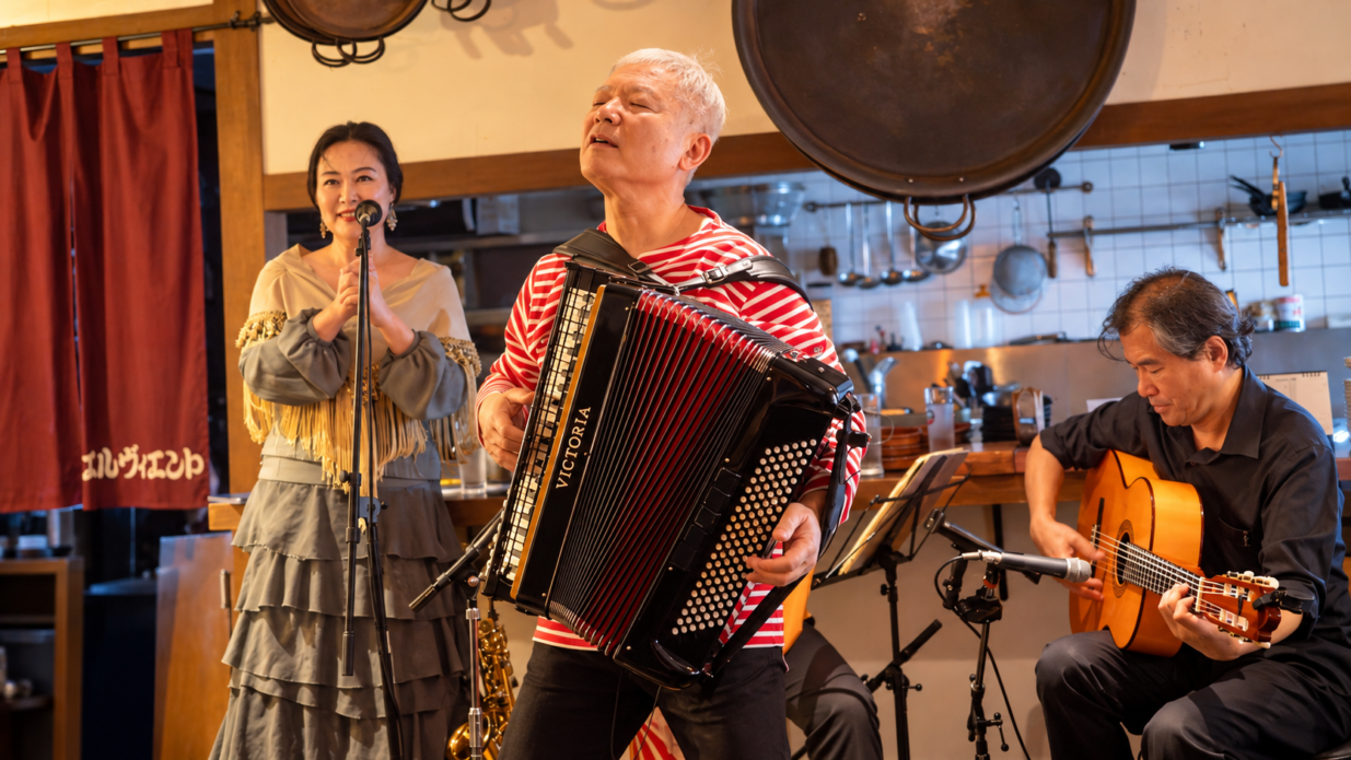 圧巻 アコーディオン
エルヴィエント20周年でライブ
