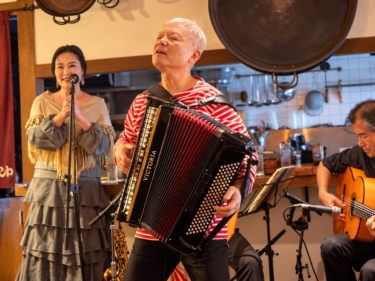 圧巻 アコーディオン
エルヴィエント20周年でライブ

